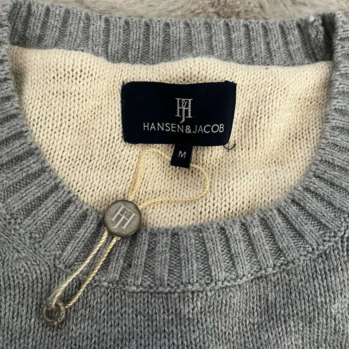 Grå stickad tröja från Hansen & Jacob