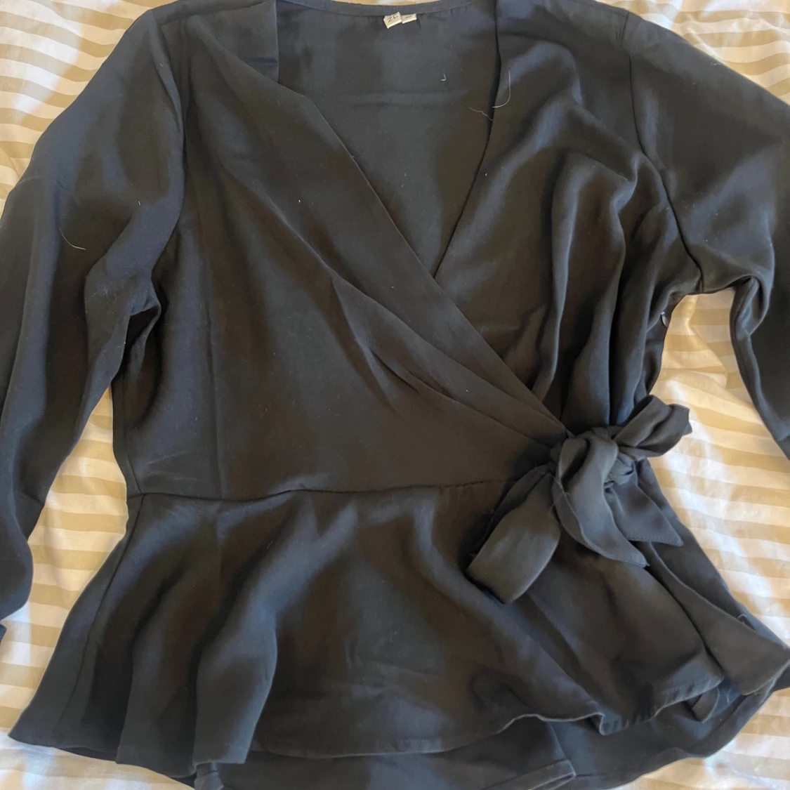 Svart omlottblus från NLY Trend - 1