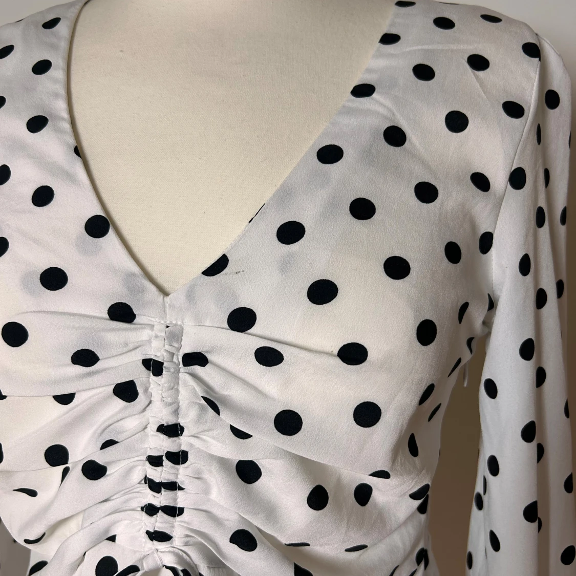 Prickig blus bikbok  - 2