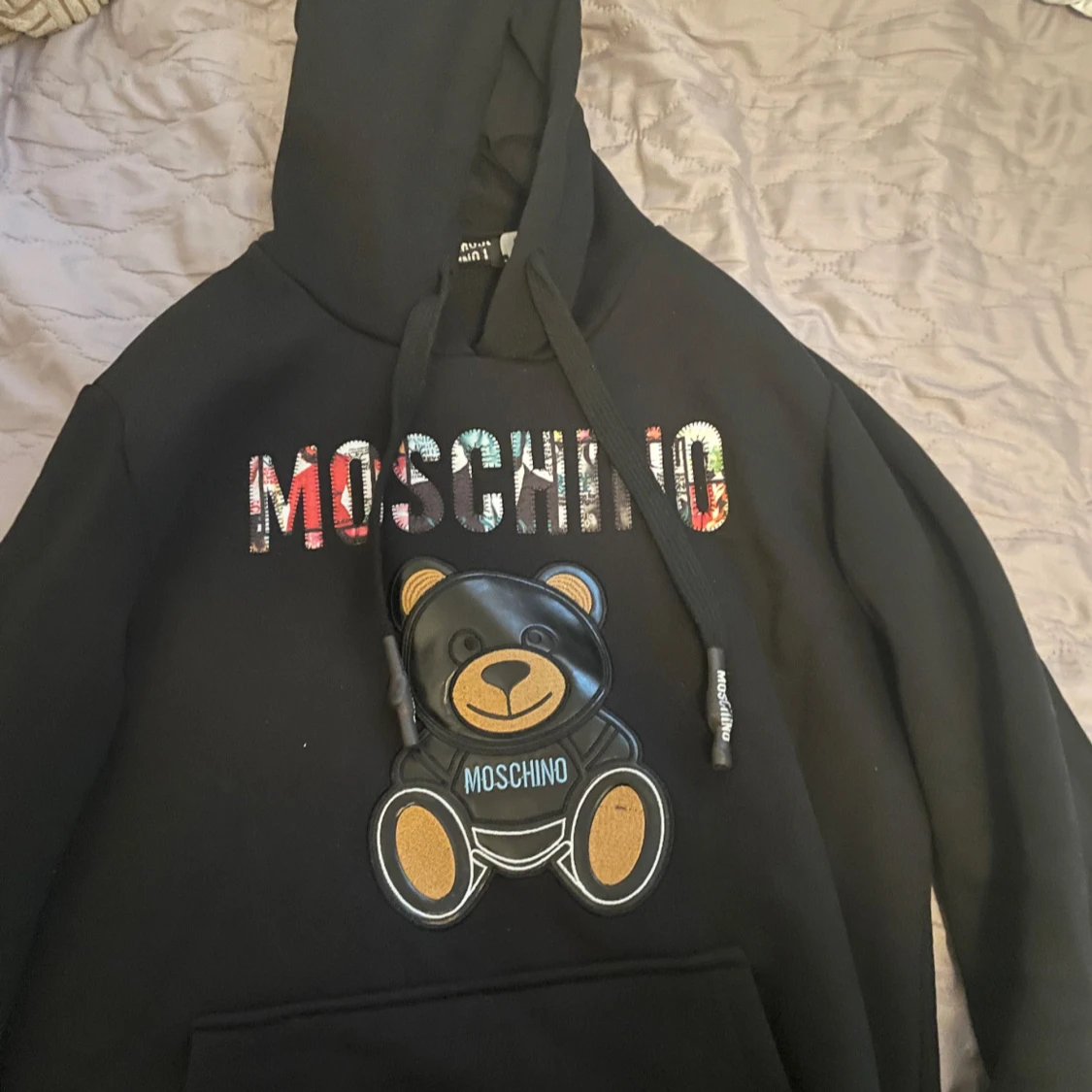 Svart Moschino hoodie med björn