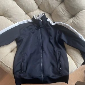 Zara zipped tracksuit - Köpte den i dubai ett tag sen i bra skick 