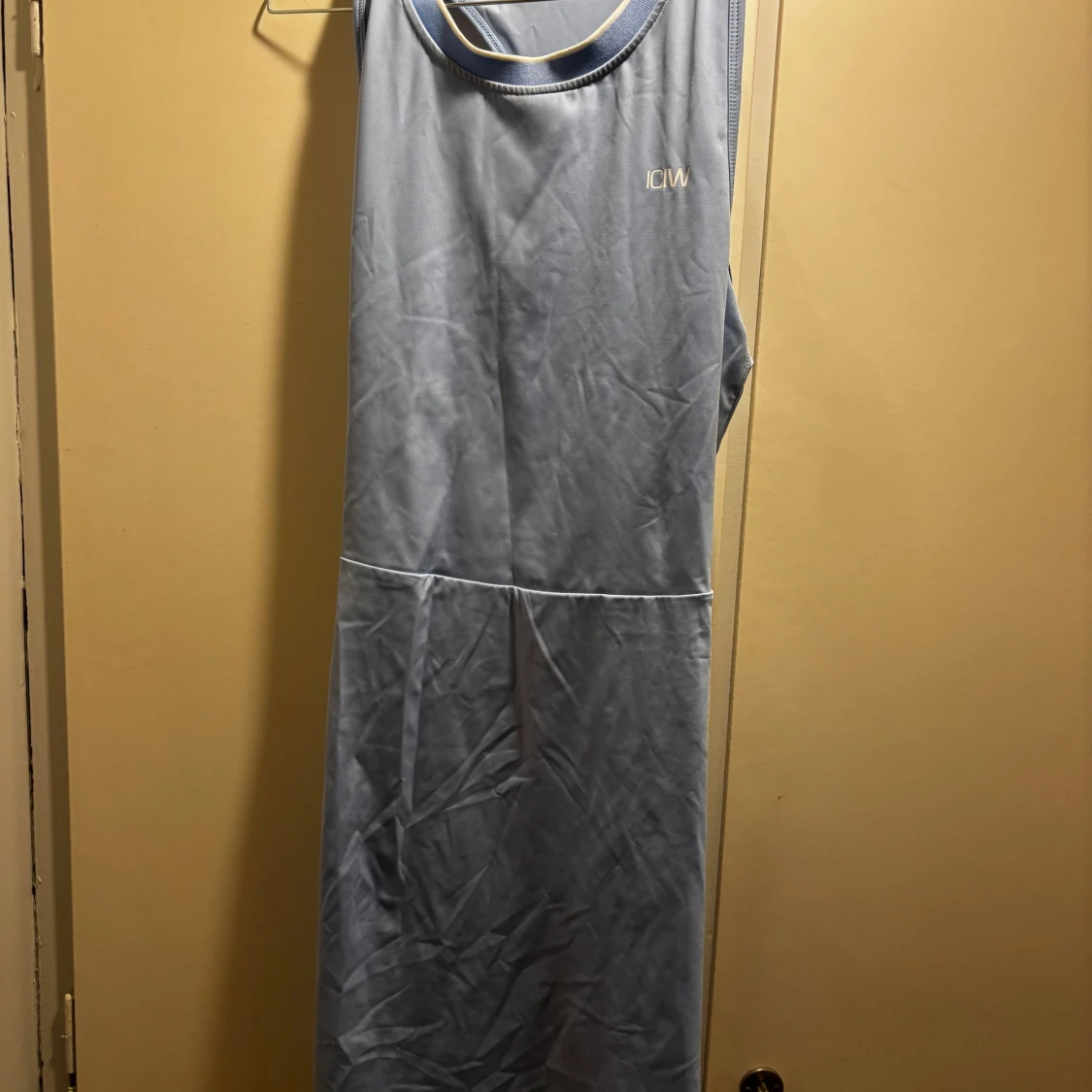 Ljusblå långklänning från ICANIWILL