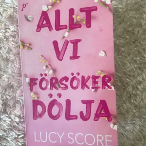 Allt vi försöker dölja - En romantisk och humoristisk bok om kärlek, hemligheter och vänskap i en småstad. Perfekt för dig som gillar passion, drama och starka karaktärer. En uppföljare som bjuder på både spänning och känslor!