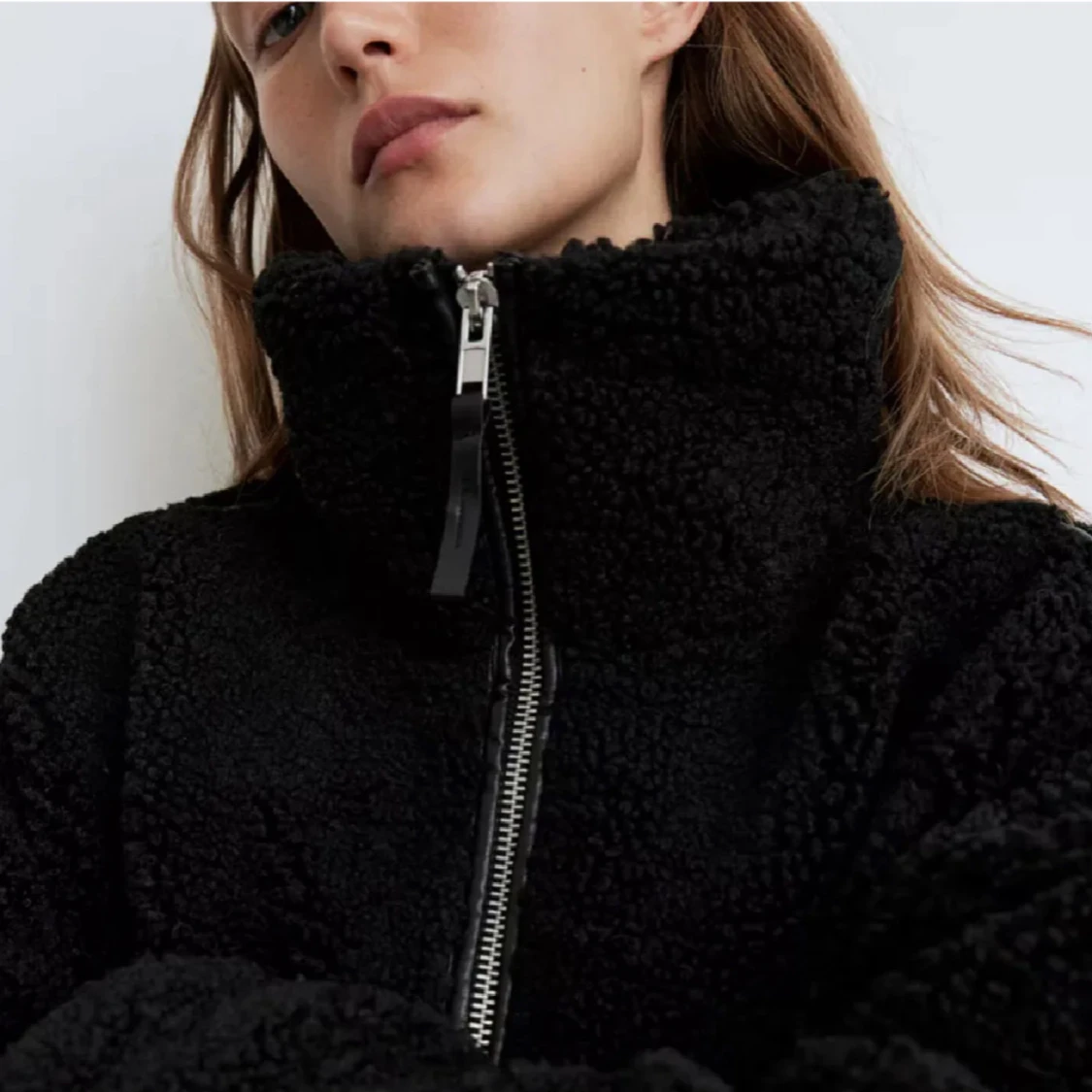 Svart teddyjacka med dragkedja - 1