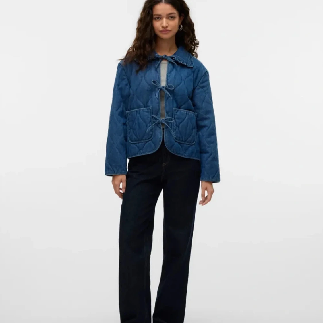 Quiltad jeansjacka med knytning - 1