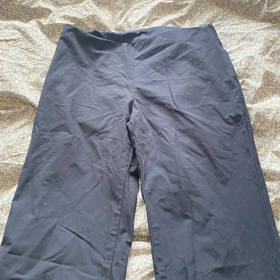 Svarta lågmidade kostymbyxor från Benetton - 4