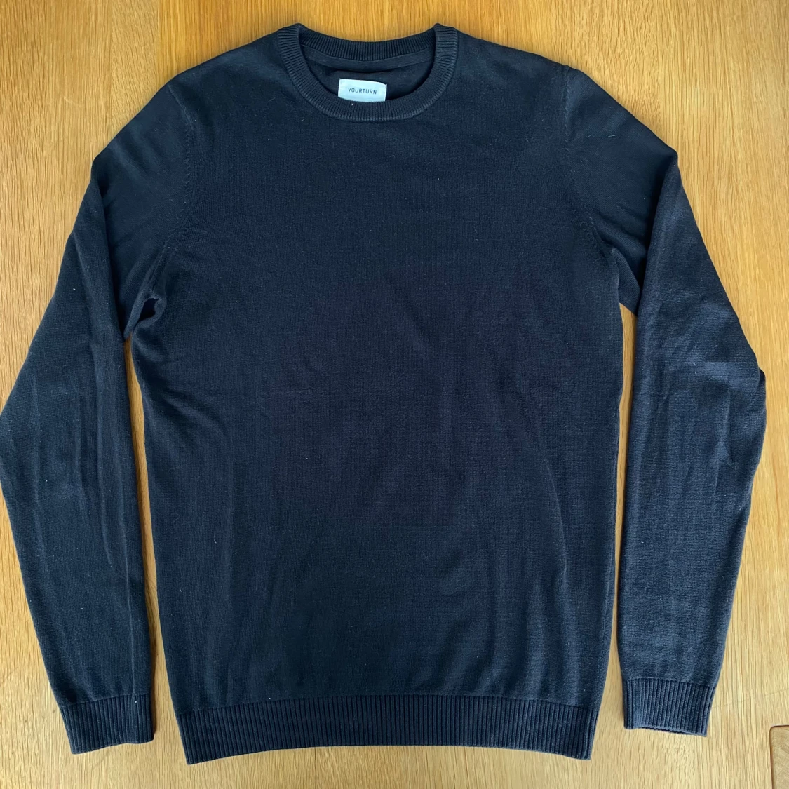 Svart stickad tröja från YOURTURN - 1