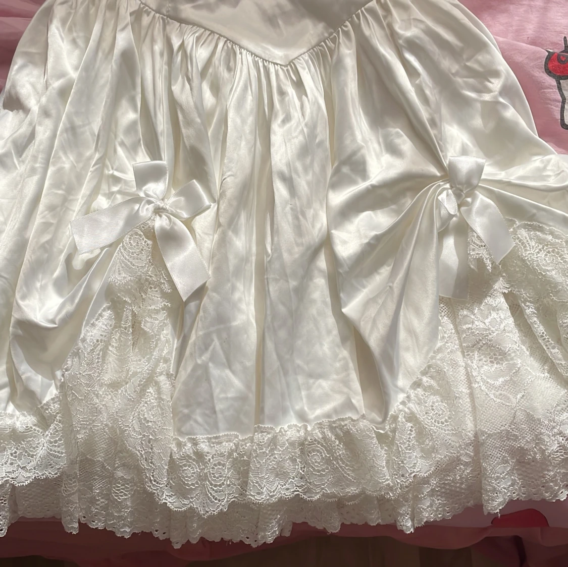 Vit offshoulder klänning med spets - 1