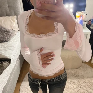 Rosa topp Venderbys - Helt otrolig rosa topp i toppenkvalite från Venderbys💗💗💗💗💗💗💗💗 Aldrig använd, i nyskick. Långa armar som blir vida nertill! Köpt för 515kr