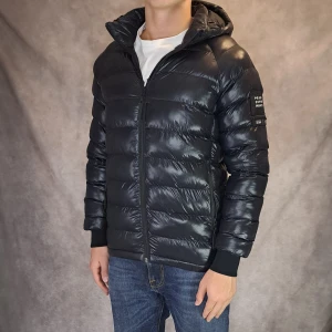 Peak Performance Dunjacka - Stl 170 / S - 🗻 Populär och snygg dunjacka från Peak Performance perfekt för den kalla vintern som närmar oss! 🗻 | Nytt skick: 9,5/10 | Nypris ca: 3000kr | Stl: 170, Rekommenderar att vara runt 170cm för att jackan ska sitta fint! 🙌