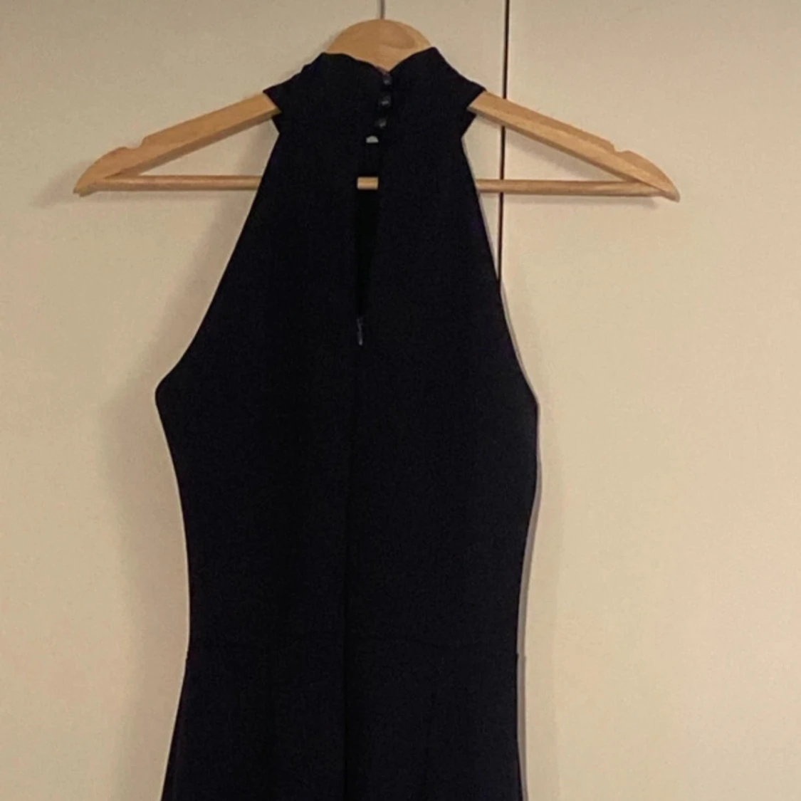 Marinblå långklänning med volang - 3