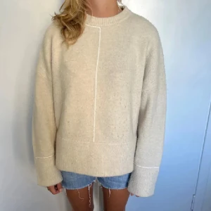 beige zara tröja - så snygg och trendig från zara 🫰noppig men kan tas bort enkelt med en noppbortagare