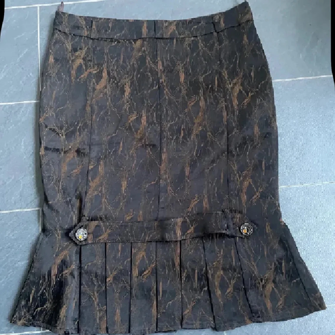 Svart och brun mönstrad kjol Favori - 1