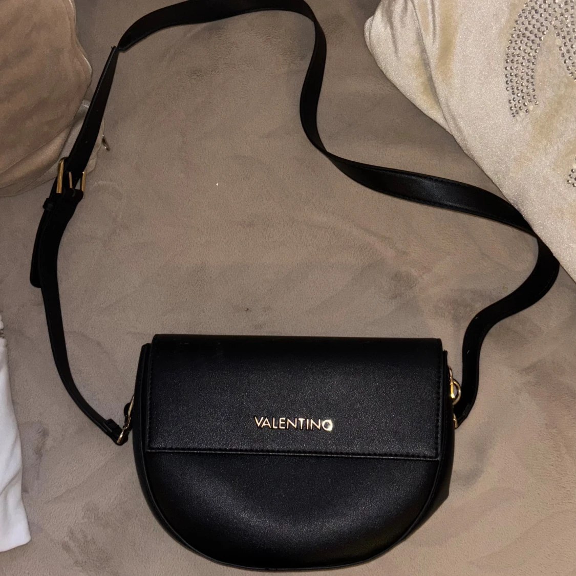 Svart axelväska från Valentino