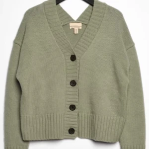 Hm kofta  - Stickad kofta ifrån hm i bra skick och skit snygg