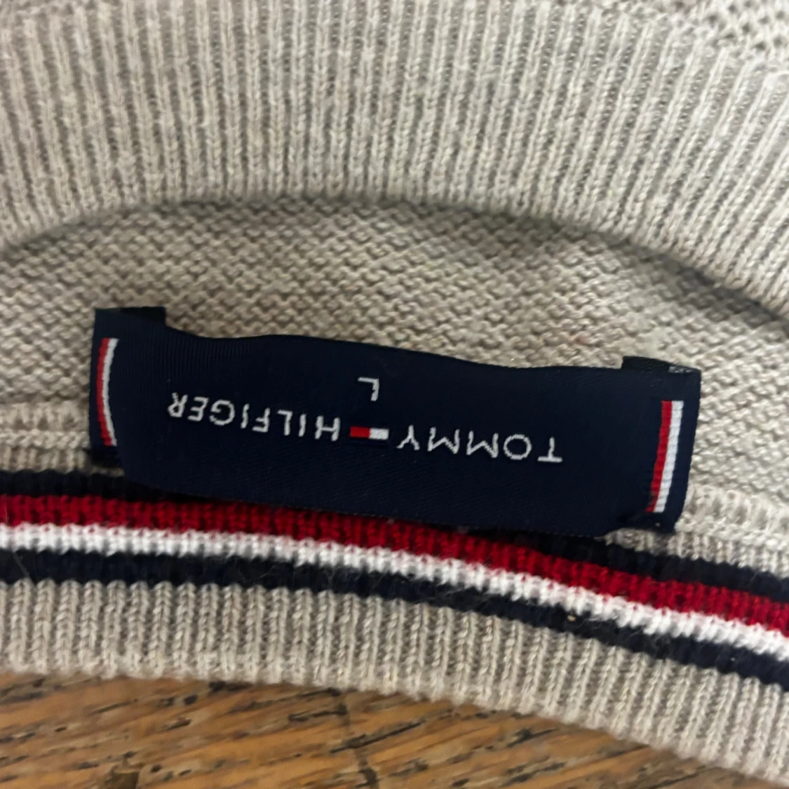 Ljusgrå stickad tröja Tommy Hilfiger - 2
