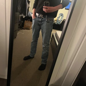 Nudie jeans - Snygga jeans i storlek 29/32.