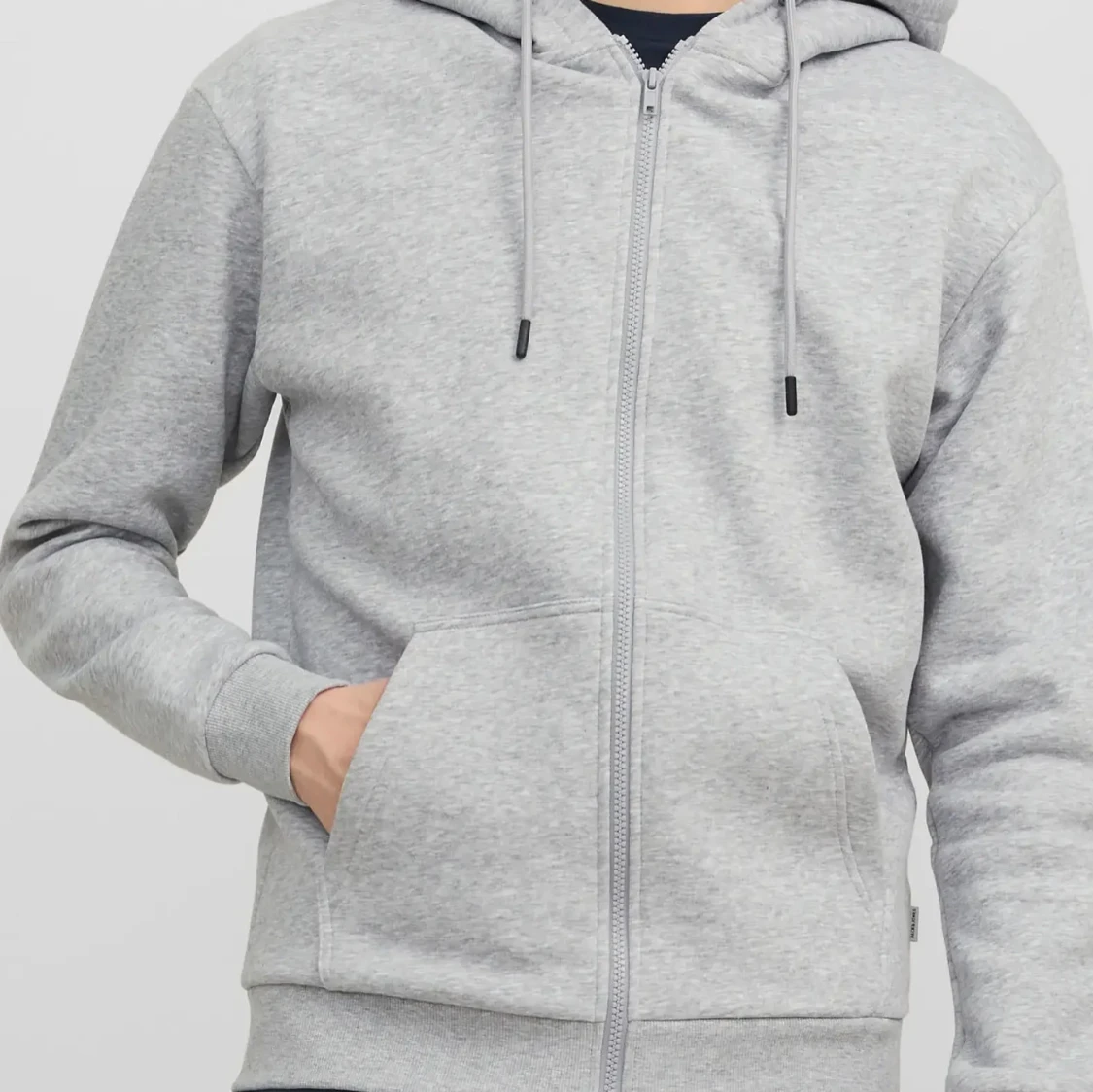 Grå hoodie