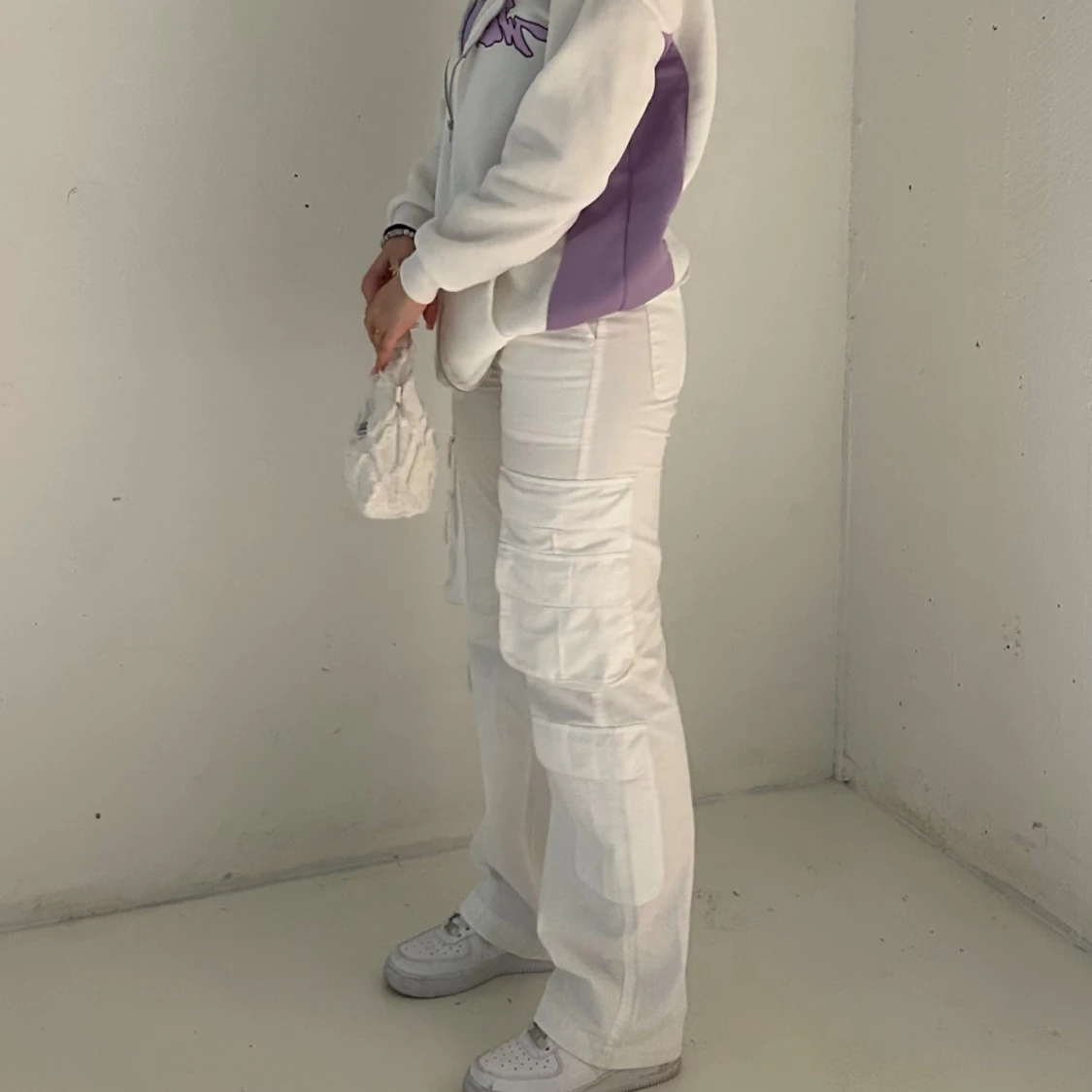 Vita cargos från pull & bear