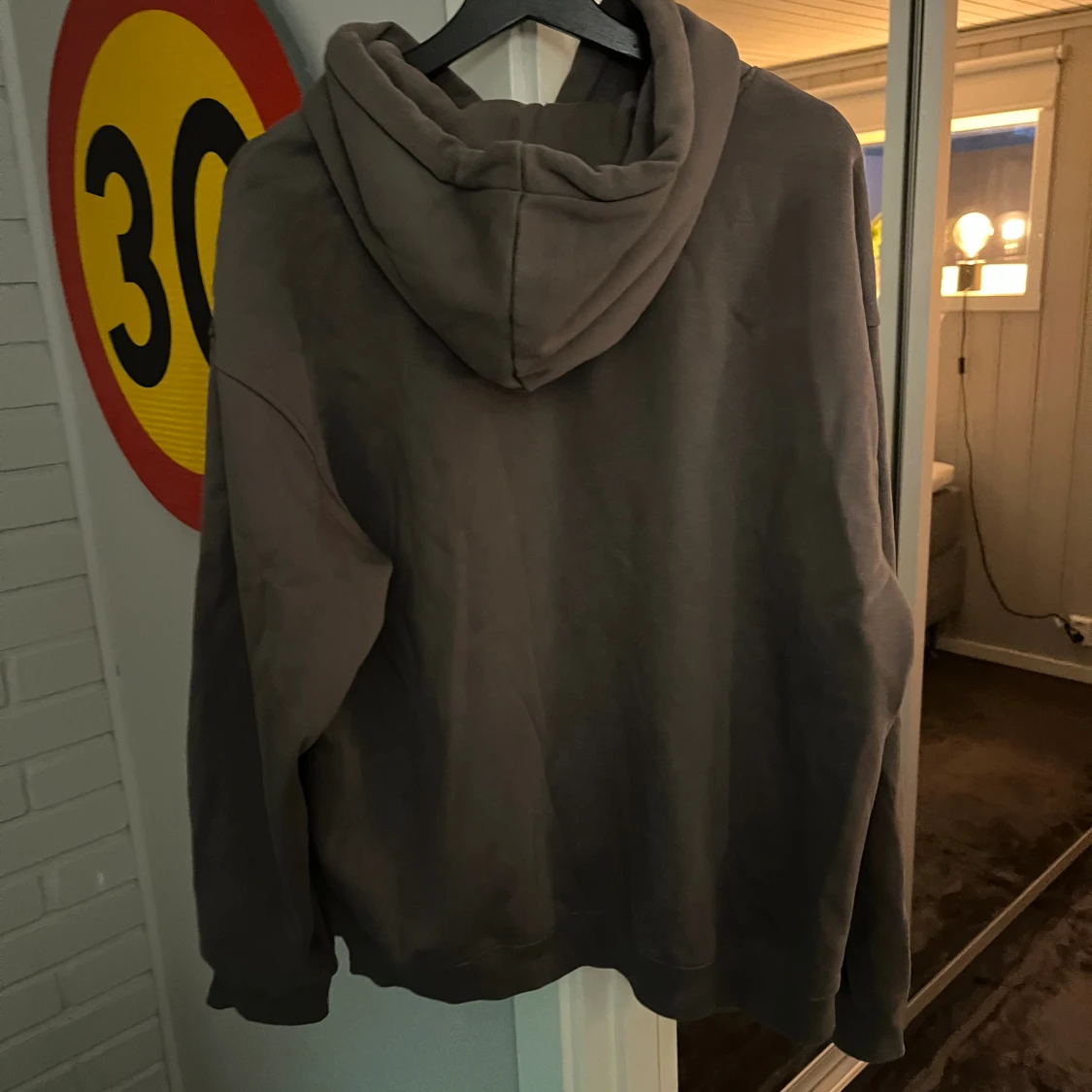 Brun oversized hoodie med huva - 1
