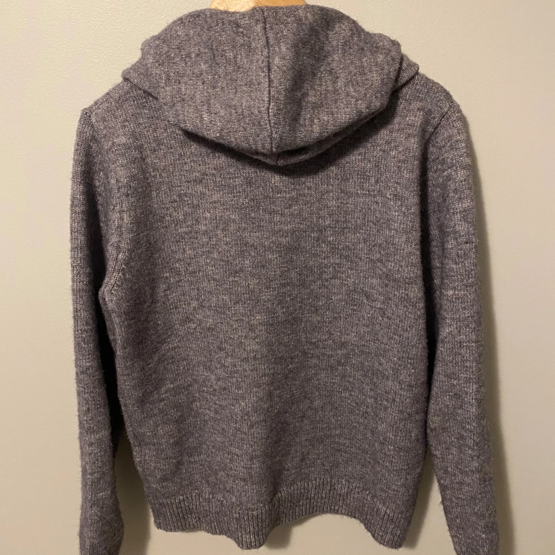 Grå stickad hoodie från Pier One - 2