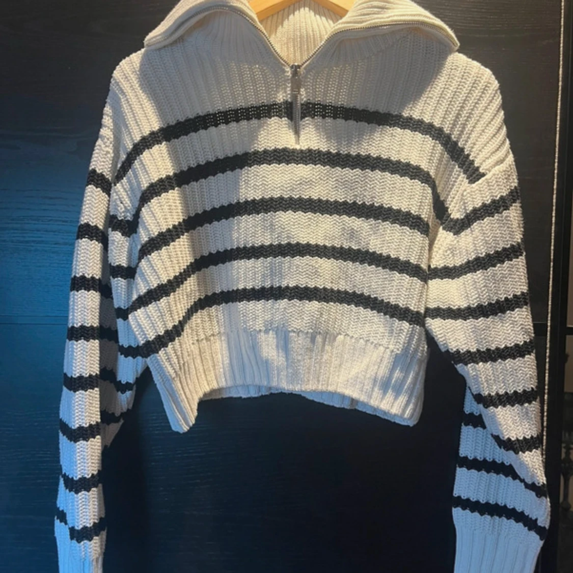 Randig croppad stickad tröja Gina Tricot