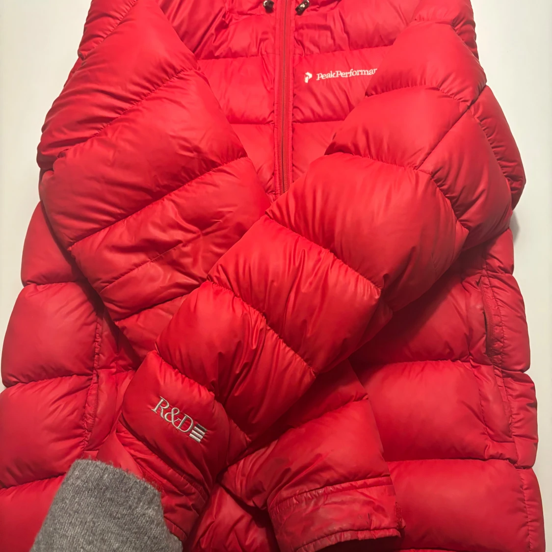 Röd Peak Performance dunjacka S - 2