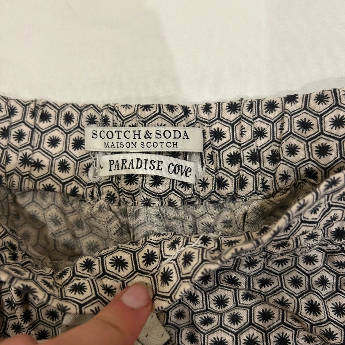 Mönstrade shorts från Scotch & Soda - 1