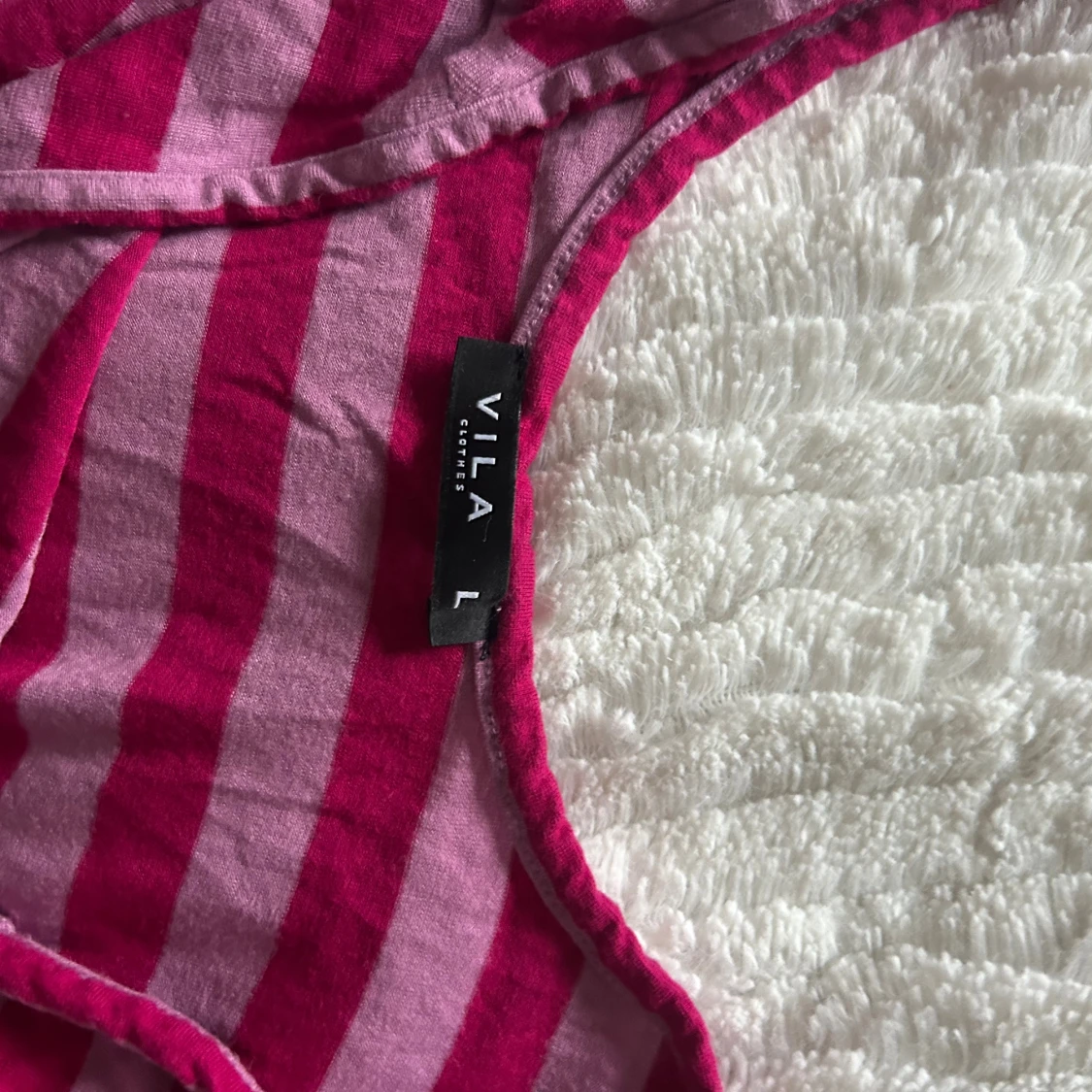 Randig röd och rosa långärmad klänning - 4