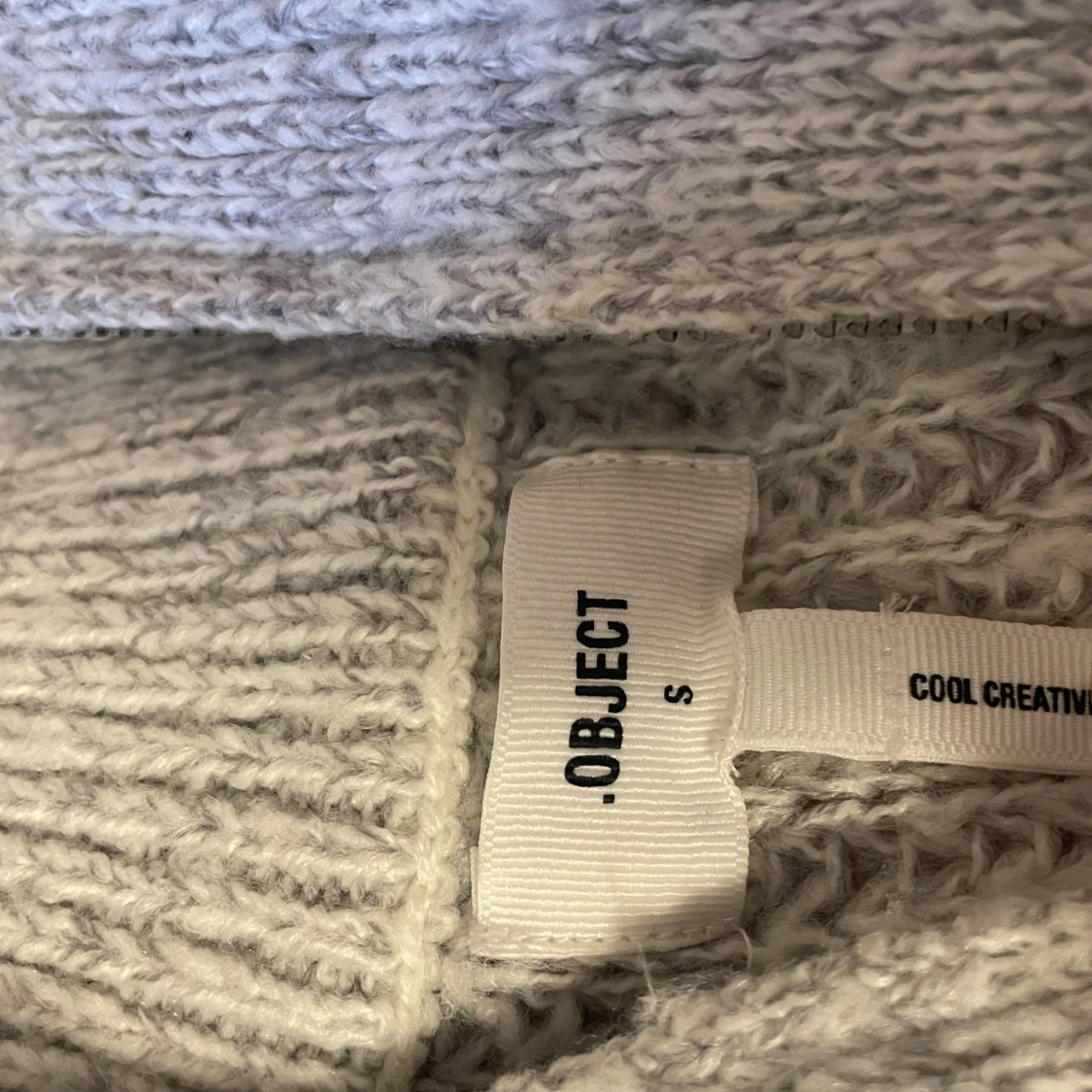 Grå stickad polotröja från Object - 3