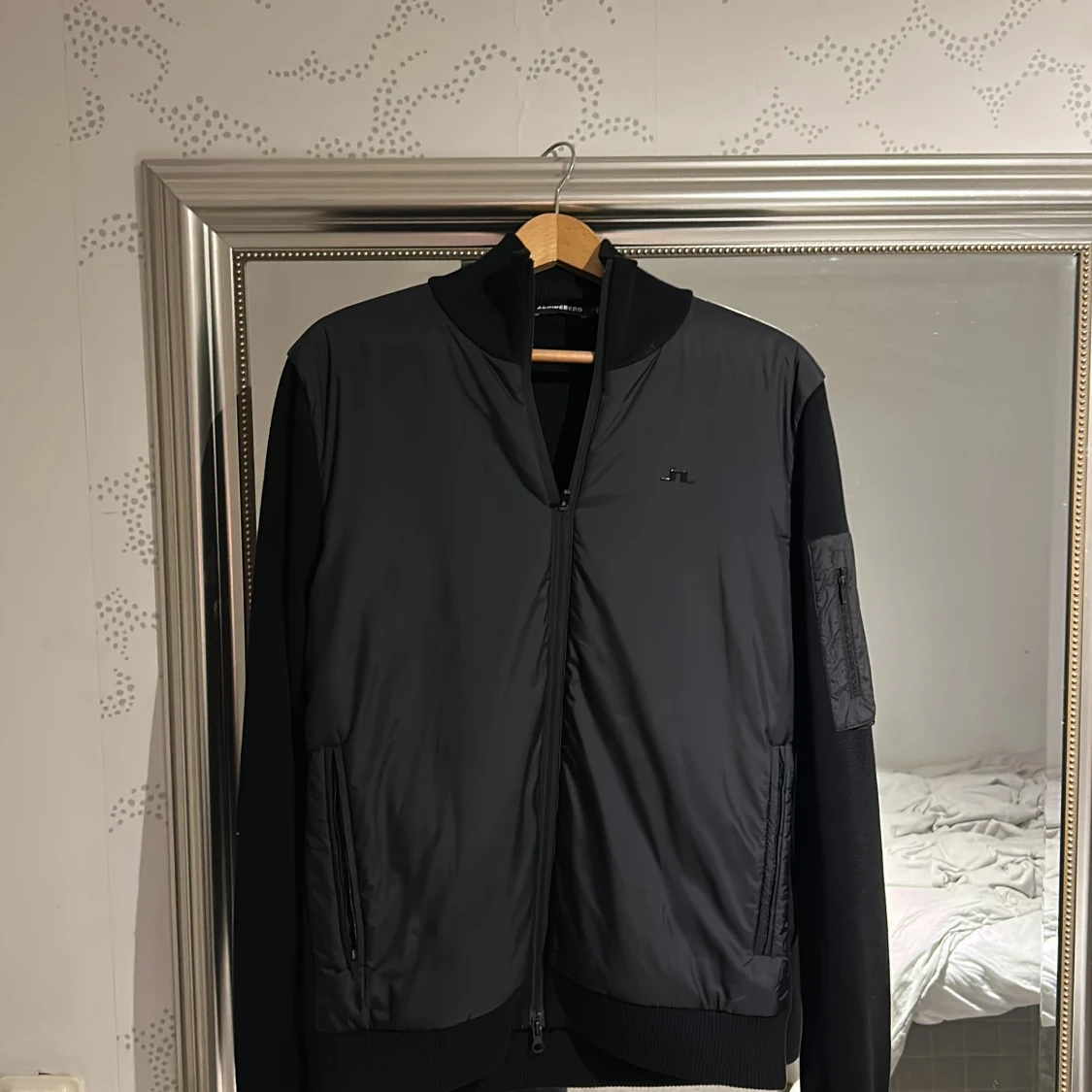 Svart bomberjacka från J.Lindeberg