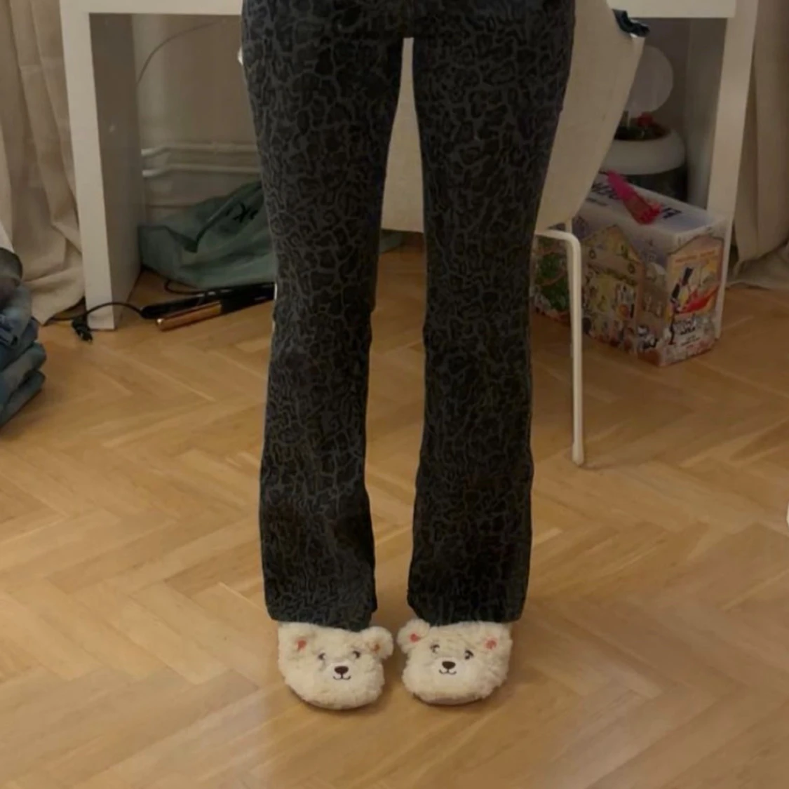 Svarta leopardmönstrade bootcut jeans, stl 36 - 1