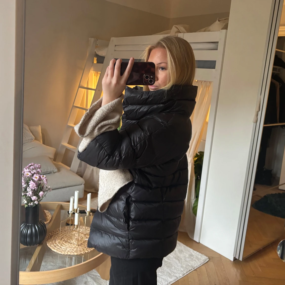 Svart pufferjacka med hög krage - 3