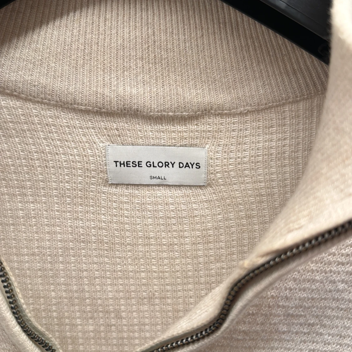 Beige stickad half zip från These Glory Days - 1