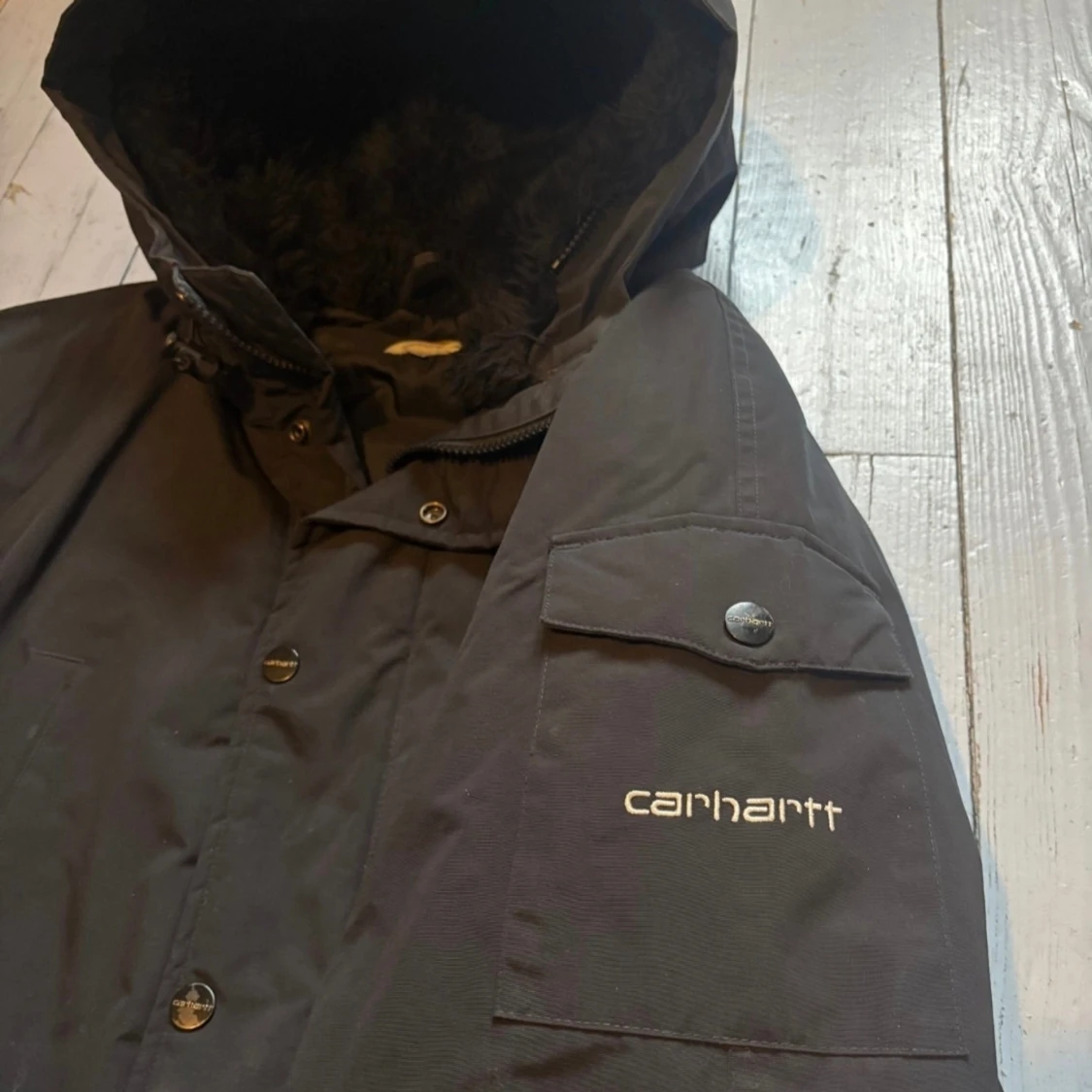 Carhartt svart vinterparkas med huva - varmoch fodrad - 2