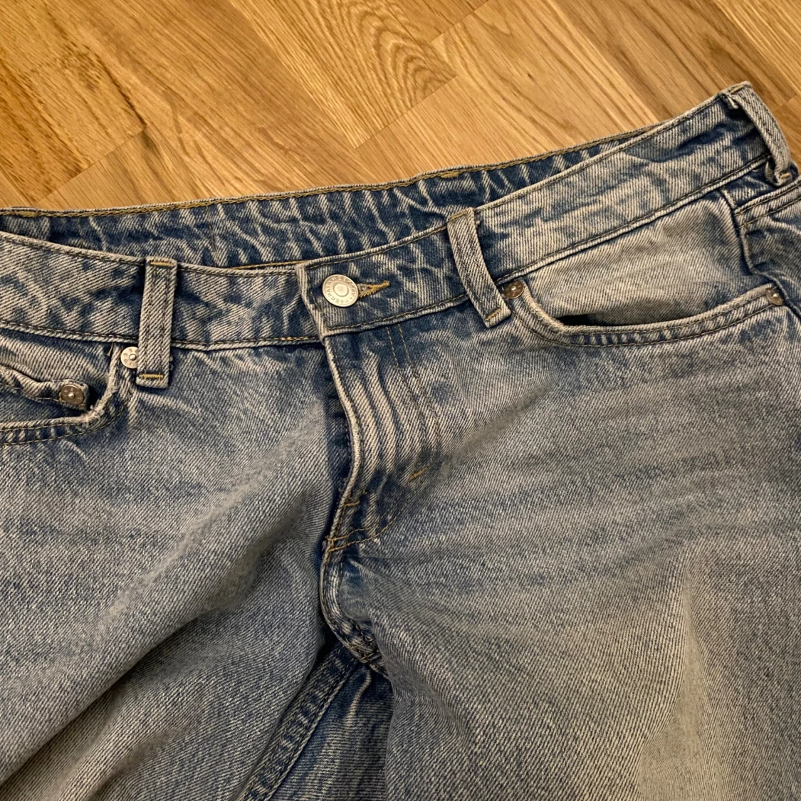 Weekday straight arrow low waist jeans - 2