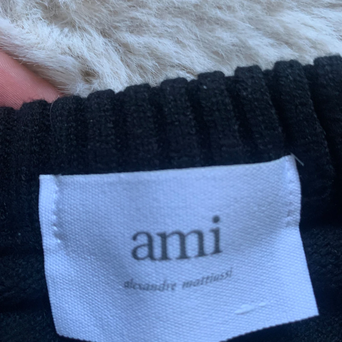 Svart stickad tröja från Ami - 2