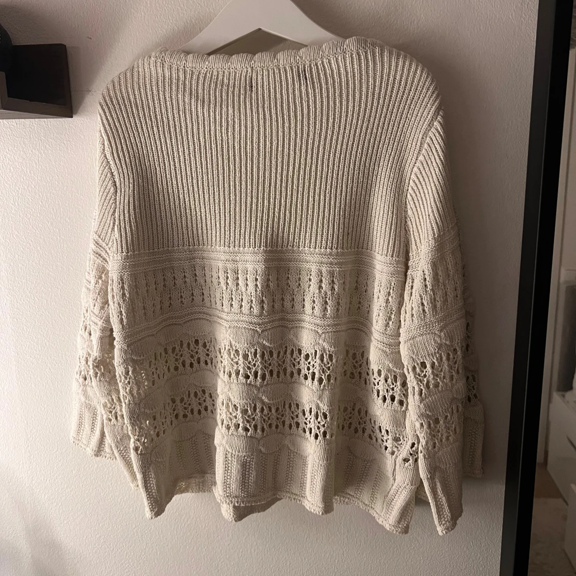 Beige stickad tröja från MNG - 1