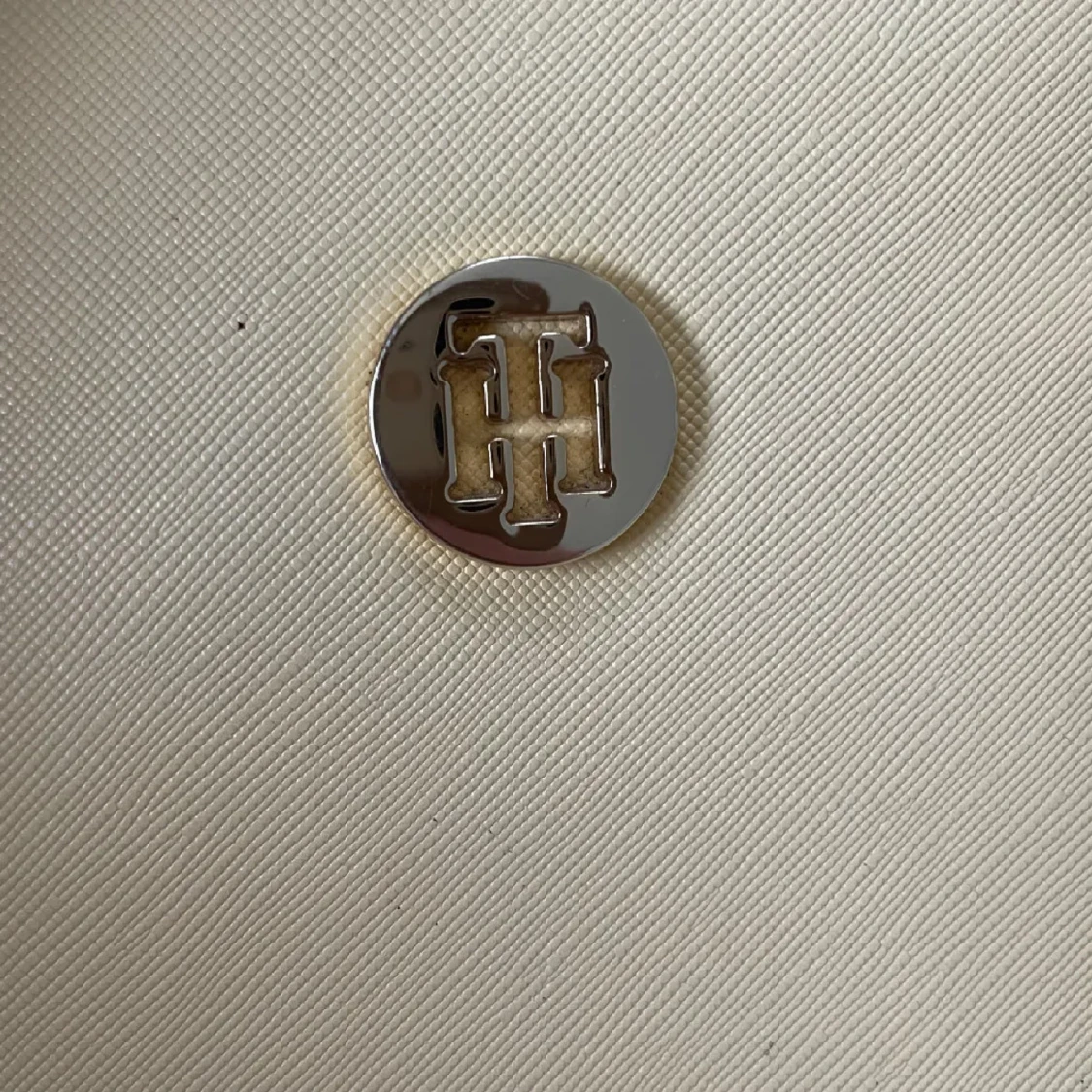 Handväska från Tommy Hilfiger i pastell - 4