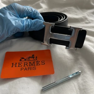 Heermes bälte helt ny  - Heermes bälte helt ny och hållgörare ingår  helt ny är de väldigt snygg med fina detaljer följ gjärna våran TikTok Scandinavia_market
