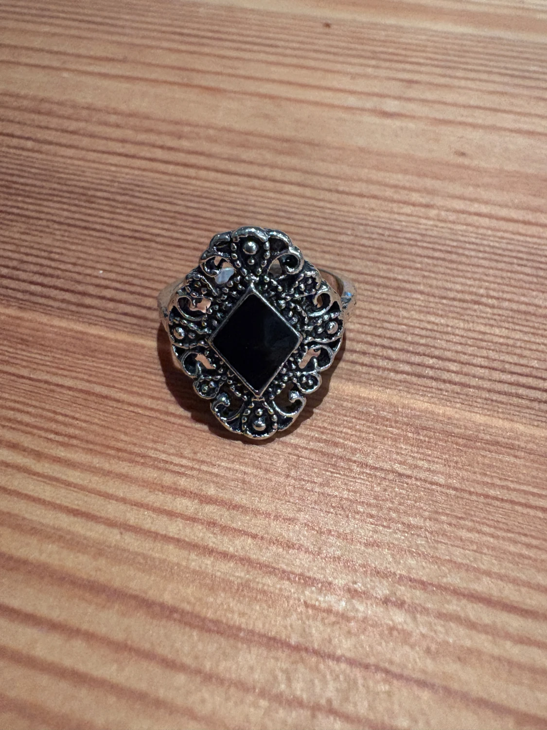 Vintageinspirerad silverring med svart sten - 1