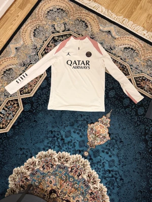 Psg tröja  - Helt ny Psg tröja som ja har använt nåra gånger