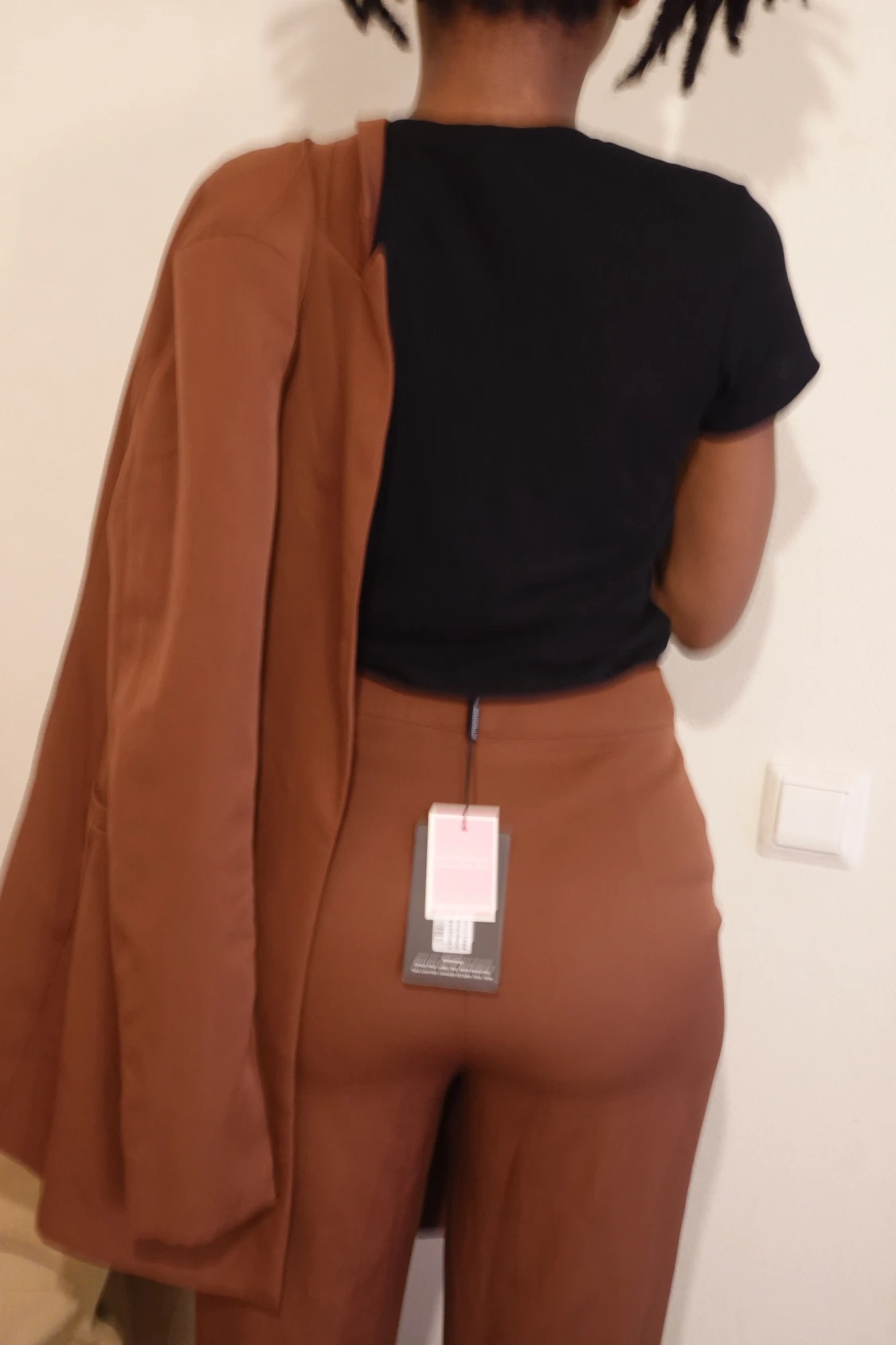 Brun kostym från PrettyLittleThing - 3