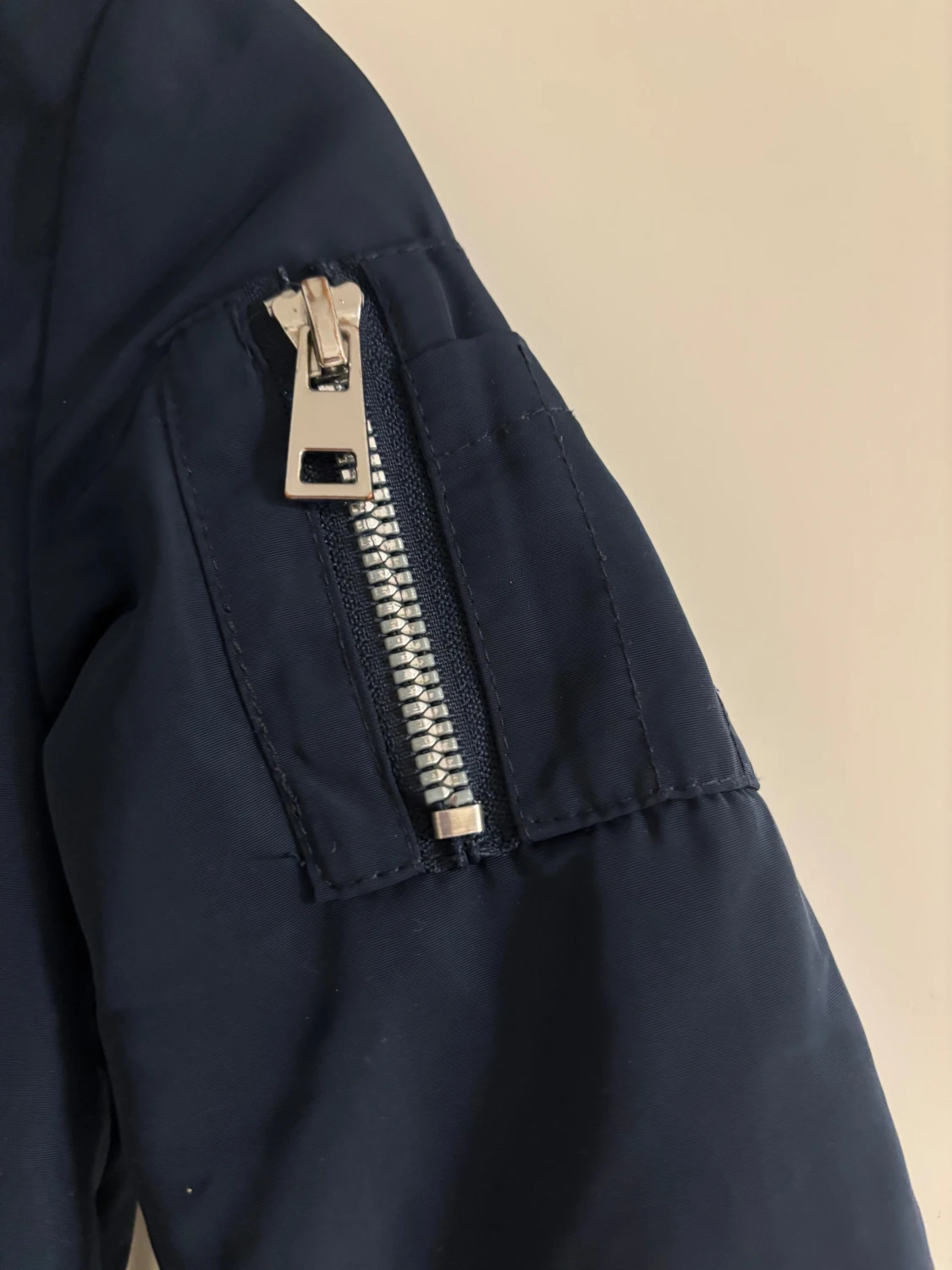 Mörkblå Skill bomberjacka med dragkedjor - 2