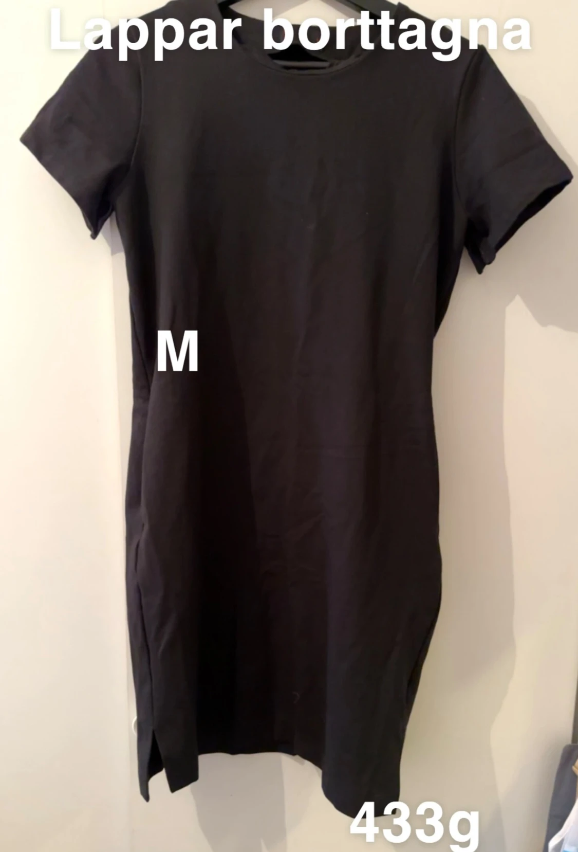 Svart t-shirtklänning i storlek M