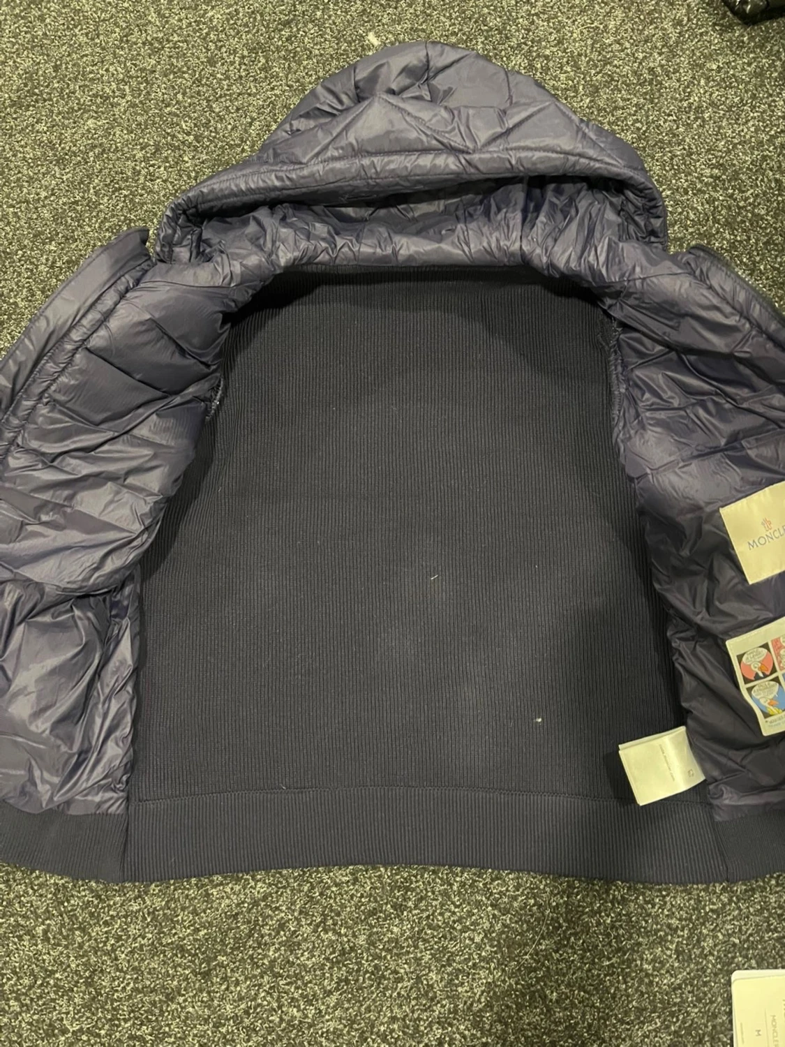 Mörkblå pufferjacka från Moncler - 2