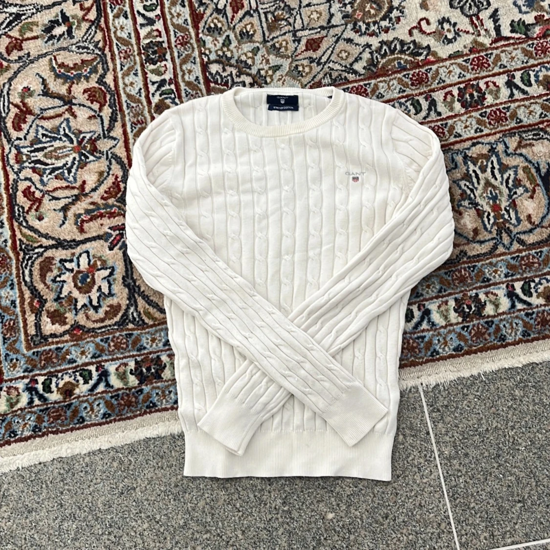 Vit kabelstickad tröja från Gant XS