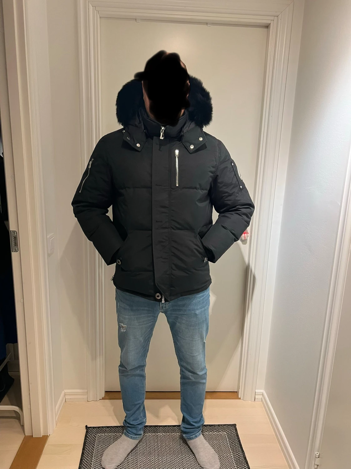 Svart dunjacka från Moose Knuckles