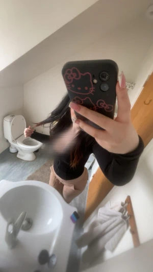 Säljer beiga juicy byxor ❤️ - Säljer att par nästan helt ny juicy byxor. Använda en gång. Skriv för frågor och bilder 🥰❤️nypris 1299❤️