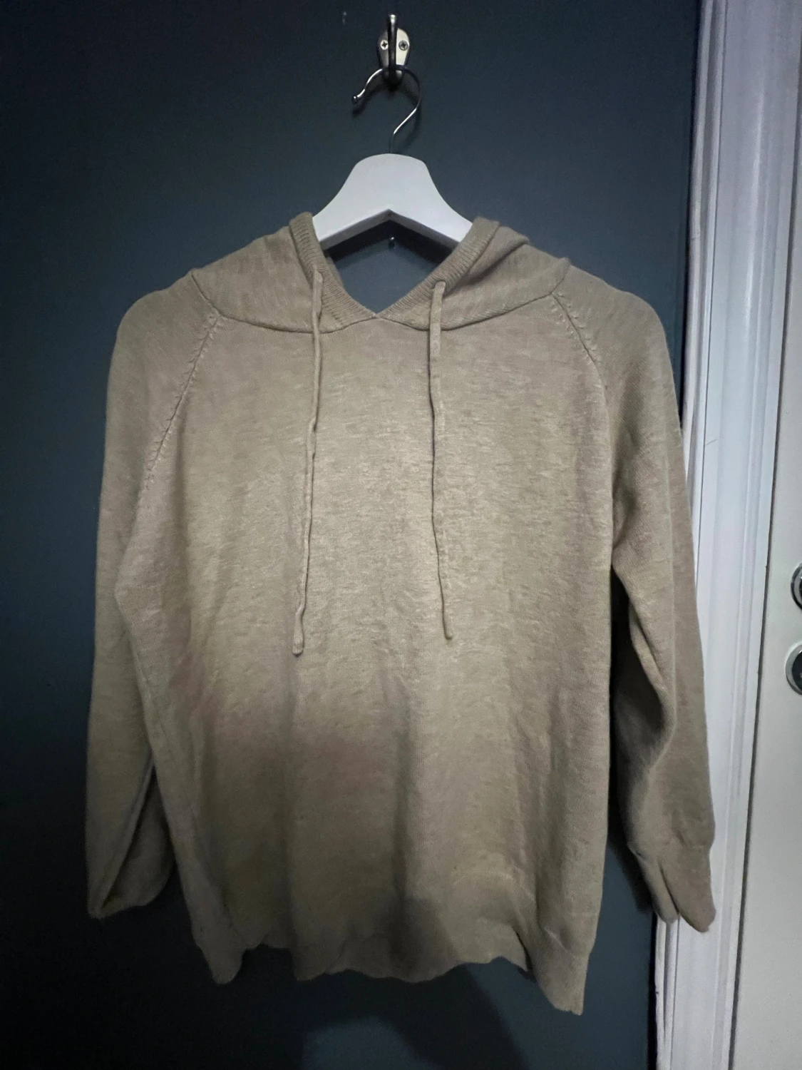 Beige hoodie med snörning